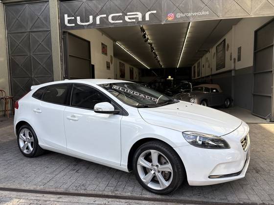 VOLVO V40 2.0 T4 KINETIC GASOLINA 4P AUTOMÁTICO
